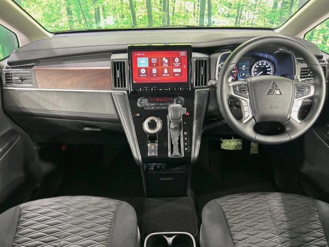 Mitsubishi DELICA D:5 4WD P photo 4