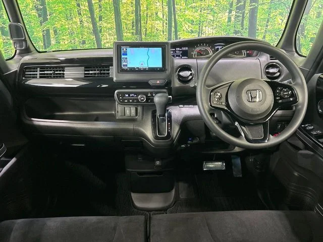 Honda N BOX CUSTOM L photo 2