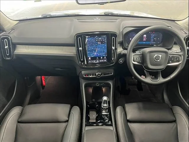 Volvo VOLVO XC40 B3 photo 2