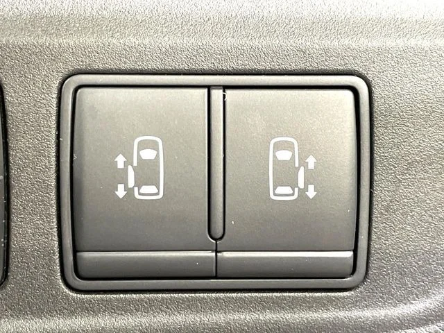 Nissan SERENA WG e−POWER　ハイウェイスター　V photo 4