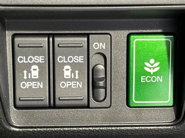 Honda ODYSSEY 4WD アブソルート　EX photo 3