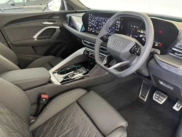 Audi AUDI SQ5 SPORTBACK エアサス photo 2