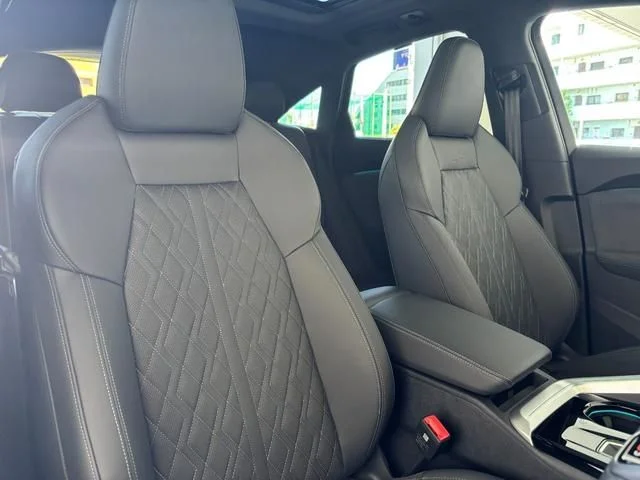 Audi AUDI SQ5 SPORTBACK エアサス photo 4