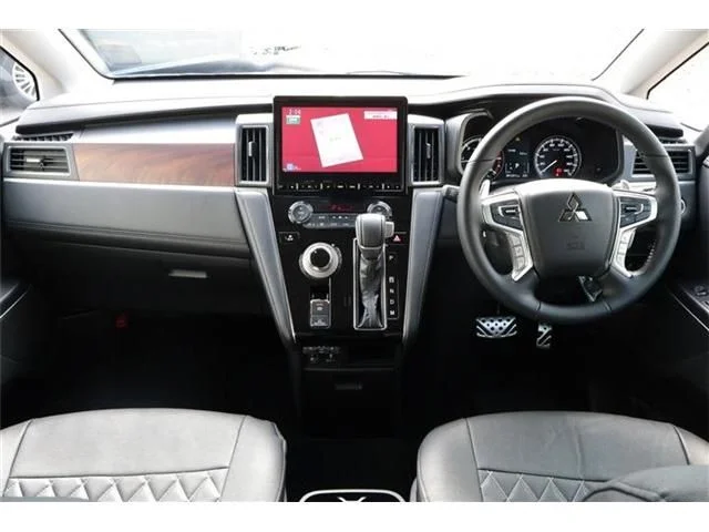 Mitsubishi DELICA D:5 4WD P photo 2