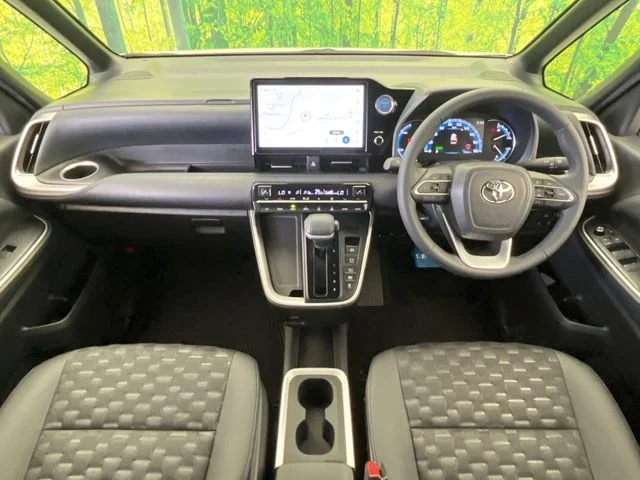 Toyota VOXY HYBRID S−Z photo 3