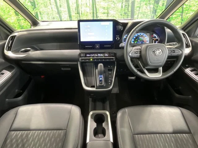 Toyota NOAH HYBRID S−Z photo 2