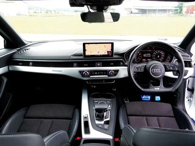 Audi AUDI A4 AVANT 45TFSIクワトロ　スポーツSラインP photo 2