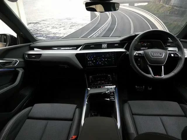 Audi AUDI Q8 e-tron 55　クワトロ　Sライン photo 2