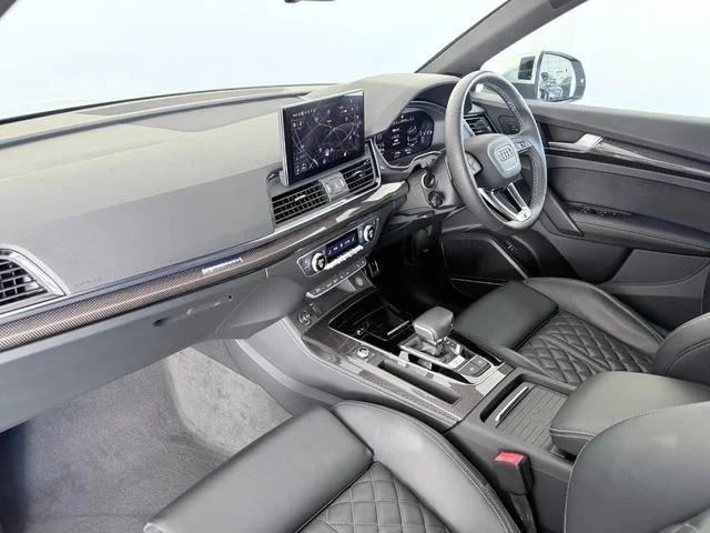 Audi AUDI SQ5 SPORTBACK エアサス photo 2