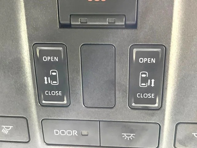 Toyota ALPHARD hybrid 4WD X photo 3