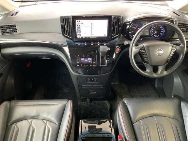 Nissan ELGRAND 350ハイウェイスター　プレミアム photo 2