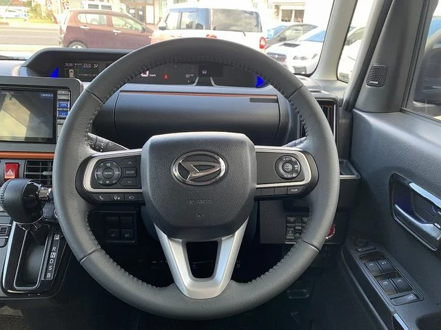 Daihatsu TANTO FAN CROSS 4WD ターボ photo 4