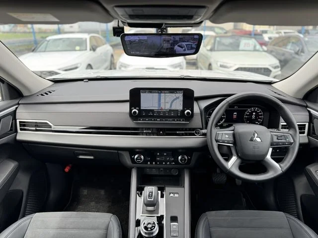 Mitsubishi OUTLANDER PHEV G photo 2