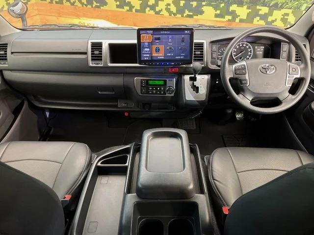 Toyota HIACE wagon 4WD ワイド　GL　ロング　ミドルルーフ photo 2