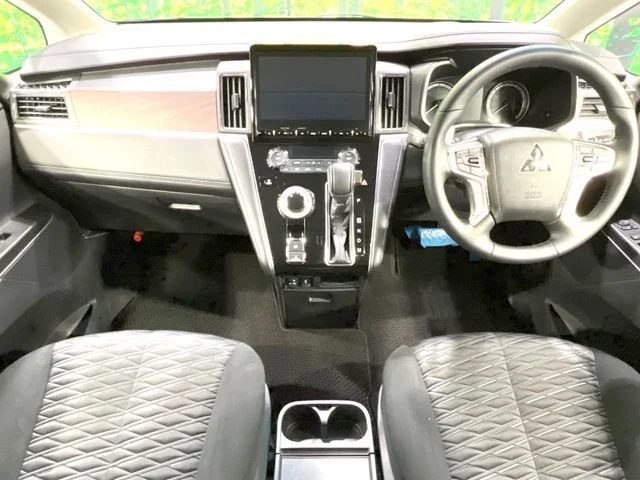 Mitsubishi DELICA D:5 4WD P photo 2