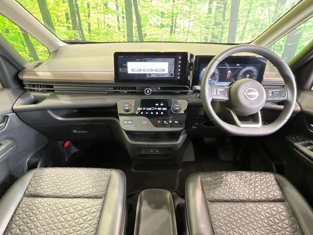 Nissan SERENA WG e−POWER　ハイウェイスター　V photo 2
