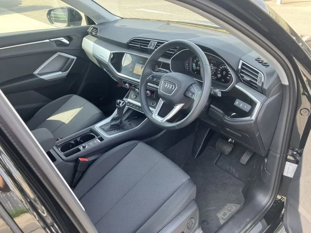 Audi AUDI Q3 35　TFSI　アドバンスド photo 2