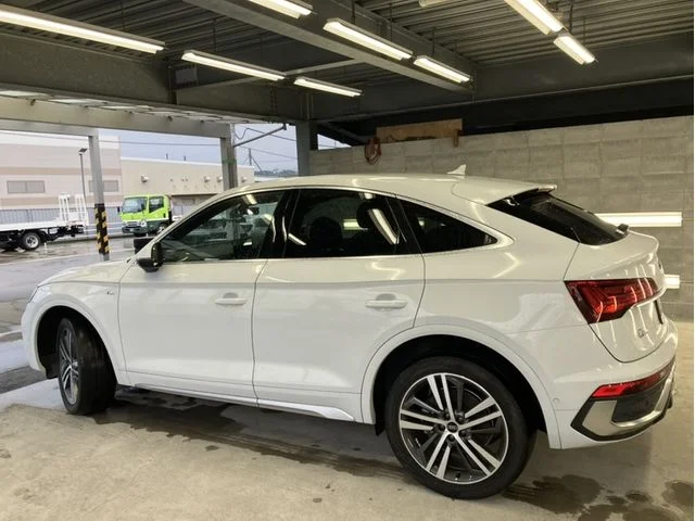 Audi AUDI Q5 SPORTBACK ハイスタイル photo 2