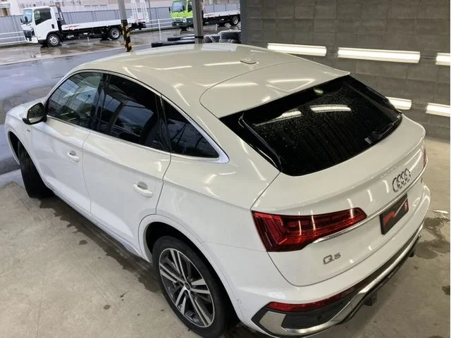 Audi AUDI Q5 SPORTBACK ハイスタイル photo 3