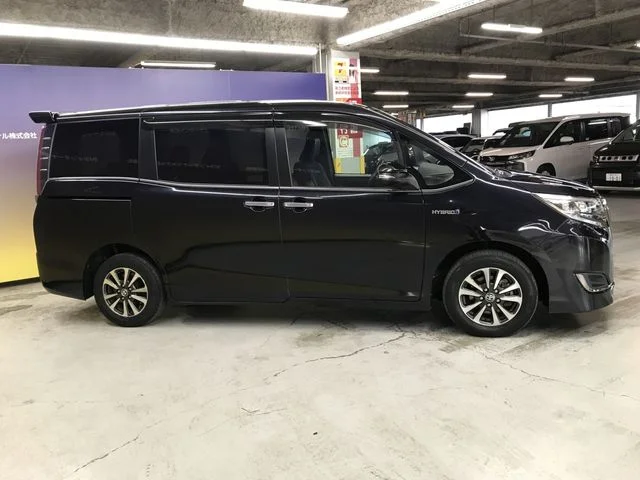 Toyota ESQUIRE HYBRID Giプレミアムパッケ　ブラックテーラード photo 2