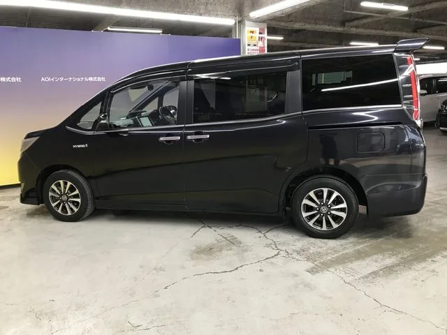 Toyota ESQUIRE HYBRID Giプレミアムパッケ　ブラックテーラード photo 3