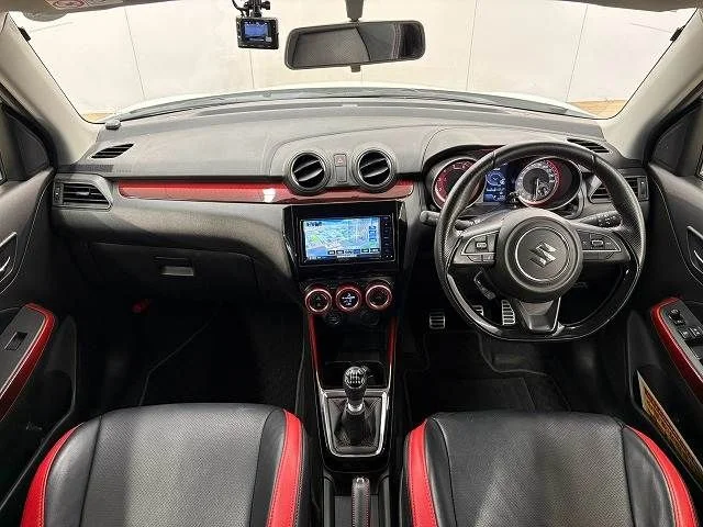 Suzuki SWIFT スポーツ　1．4 photo 2