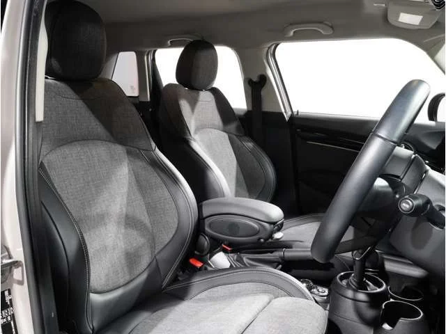 Bmw MINI COOPER SD 5DOOR ベースグレード photo 4