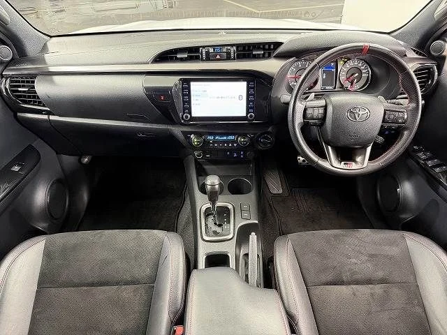 Toyota HILUX 4WD Z　GR　スポーツ photo 2
