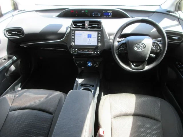 Toyota PRIUS 4WD S photo 2