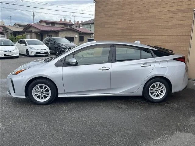 Toyota PRIUS 4WD S photo 2
