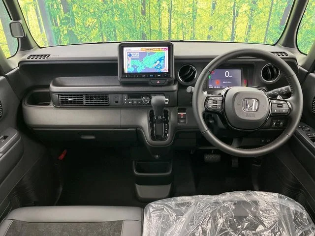 Honda N BOX CUSTOM ターボ　ブラックスタイル photo 3