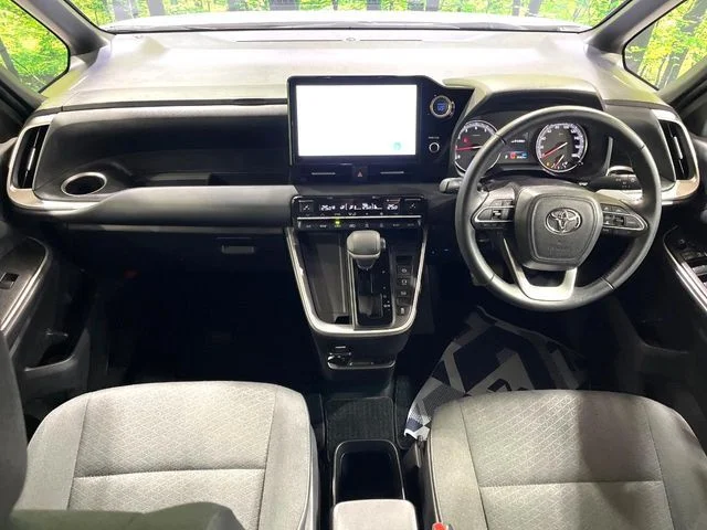 Toyota VOXY S−G photo 2