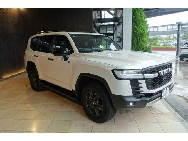 Toyota LANDCRUISER wagon GR　スポーツ photo 3