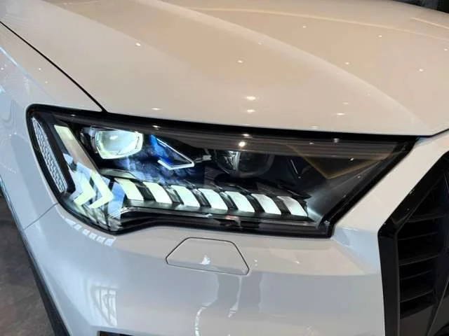 Audi AUDI Q7 ブラック　スタイル　プラス photo 3