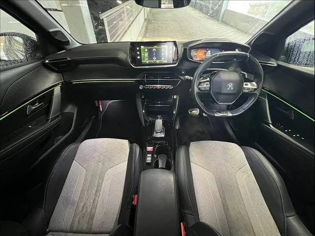 Peugeot PEUGEOT 208 GTライン photo 2