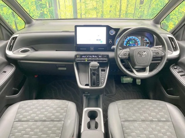Toyota VOXY HYBRID ハイブリッド　S−Z photo 2