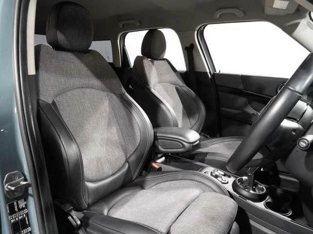 Bmw MINI COOPER D CROSSOVER ベースグレード photo 4