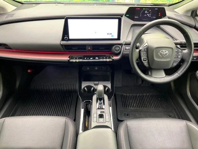 Toyota PRIUS 4WD Z photo 2
