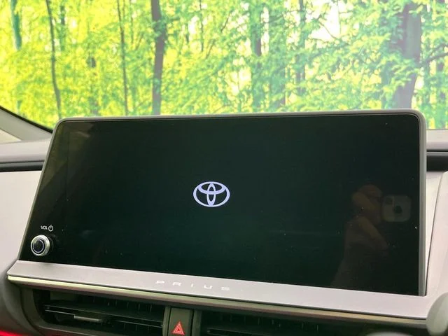 Toyota PRIUS 4WD Z photo 3