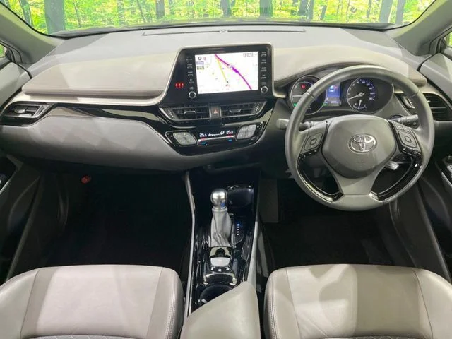 Toyota C-HR G　ハイブリッド photo 2