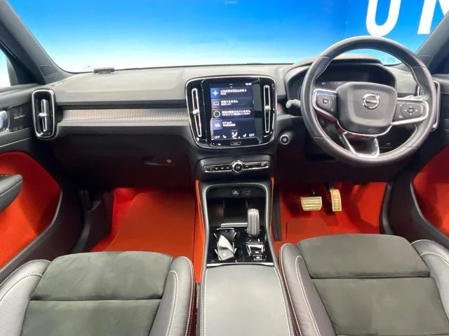 Volvo VOLVO XC40 B4　AWD　Rデザイン photo 2