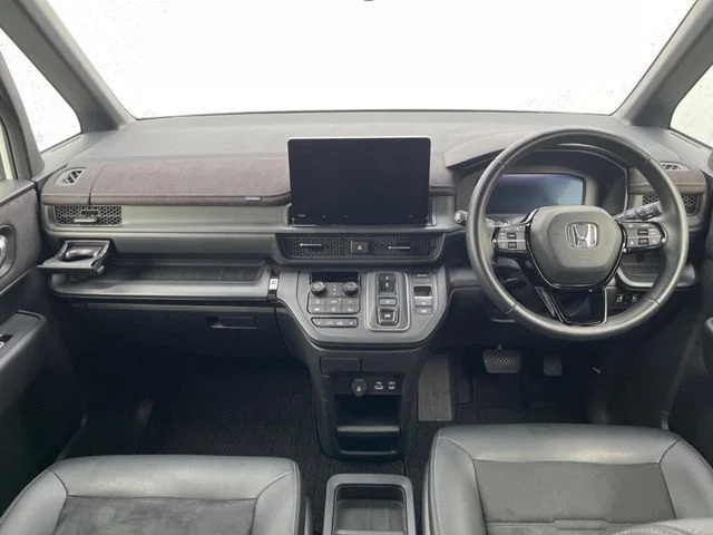 Honda STEPWAGON e:HEV SPADA プレミアムライン　ブラックエディション photo 2