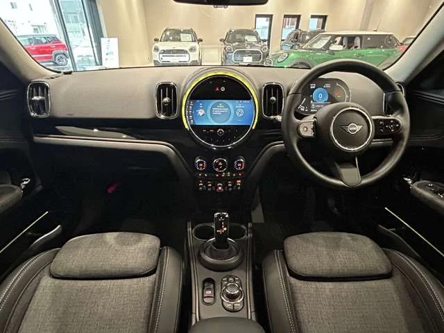 Bmw MINI COOPER D CROSSOVER ベースグレード photo 2