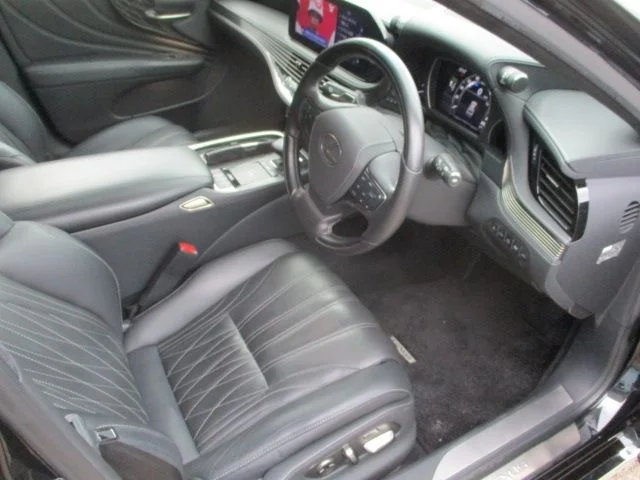 Toyota LEXUS LS500h 4WD エグゼクティブ photo 2