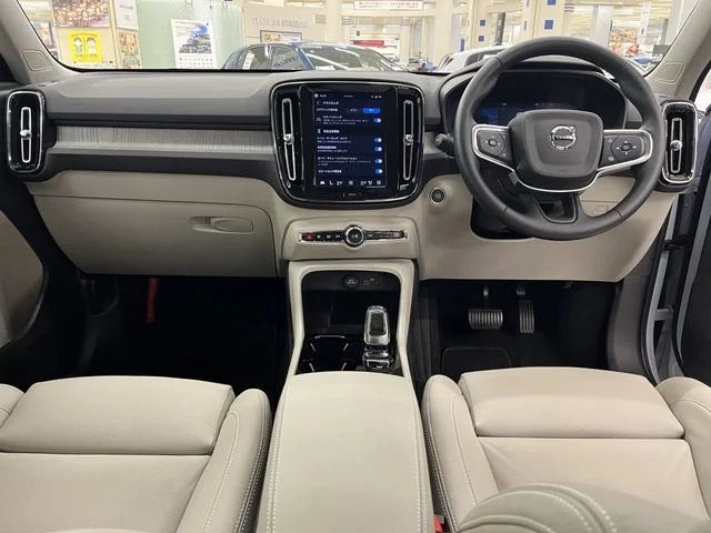 Volvo VOLVO XC40 B4 photo 2