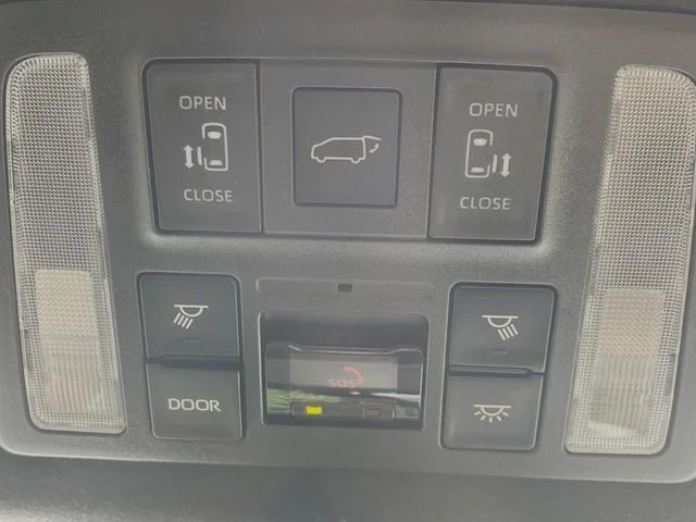 Toyota VOXY HYBRID S−Z photo 3