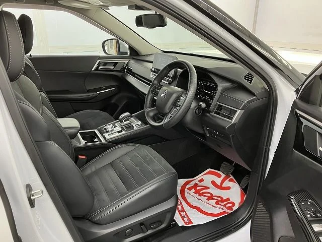 Mitsubishi OUTLANDER PHEV G photo 2