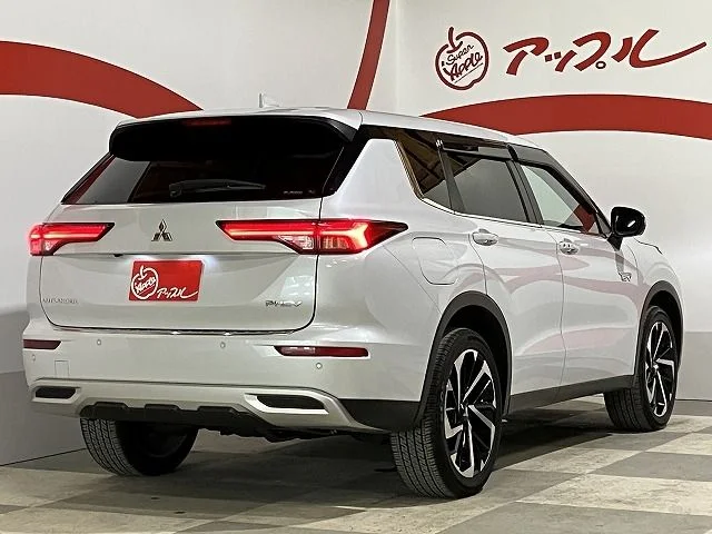 Mitsubishi OUTLANDER PHEV G photo 3