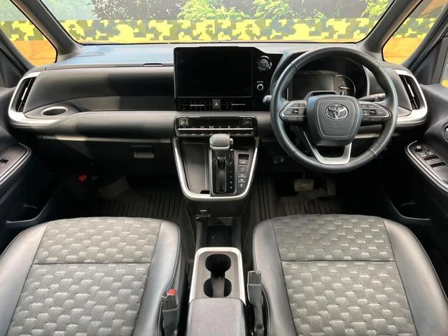 Toyota VOXY HYBRID S－Z photo 2
