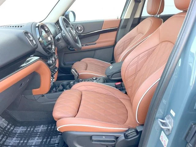 Bmw MINI COOPER D CROSSOVER ベースグレード photo 2